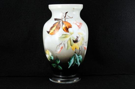 ２００　バカラ オパーリンクリスタル製手彩色花図飾壷 マグノリアの花