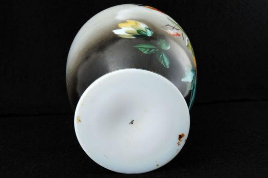２００　バカラ オパーリンクリスタル製手彩色花図飾壷 マグノリアの花