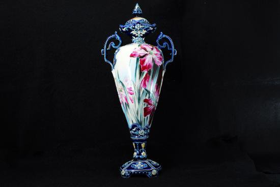 ０３４　オールドノリタケ Noritake 一陳盛上げ菖蒲紋 あやめの飾り壷