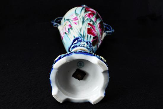 ０３４　オールドノリタケ Noritake 一陳盛上げ菖蒲紋 あやめの飾り壷