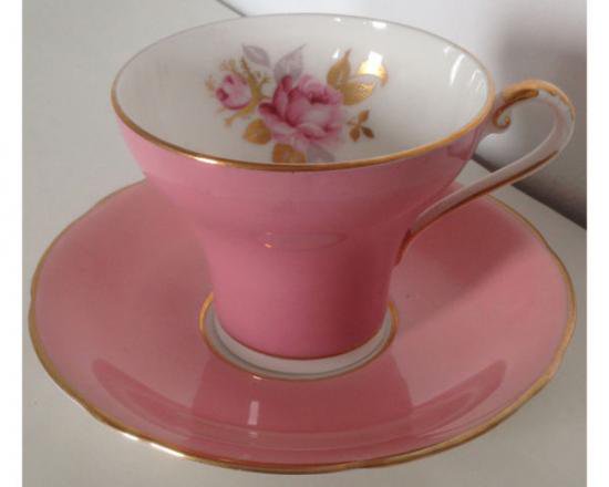 １４０　エインズレイ　カップ＆ソーサー　ピンクとゴールド　バラの花束模様