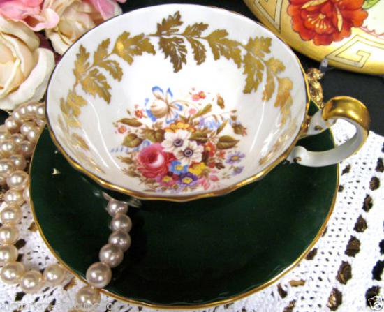 １４２　エインズレイ　カップ＆ソーサー ハンターグリーン×ゴールド　花模様