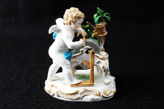 ０９７　マイセン 人形 フィギュア 「矢を研ぐ天使像」meissen