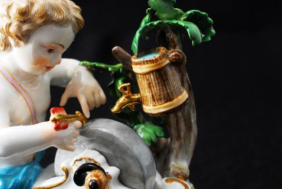 ０９７　マイセン 人形 フィギュア 「矢を研ぐ天使像」meissen