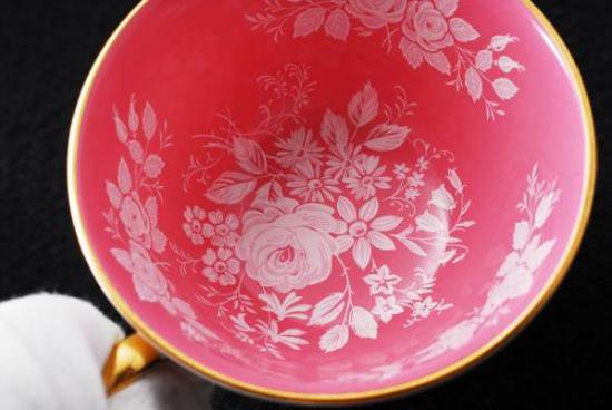 １４３　エインズレイ ピンク＆ホワイト エナメルの薔薇 カップ＆ソーサー