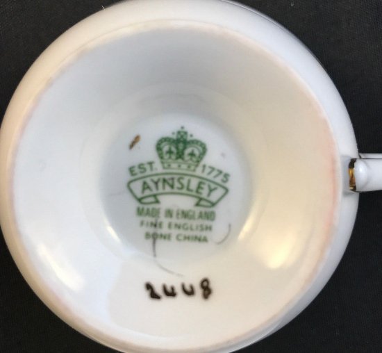 １４３　エインズレイ ピンク＆ホワイト エナメルの薔薇 カップ＆ソーサー