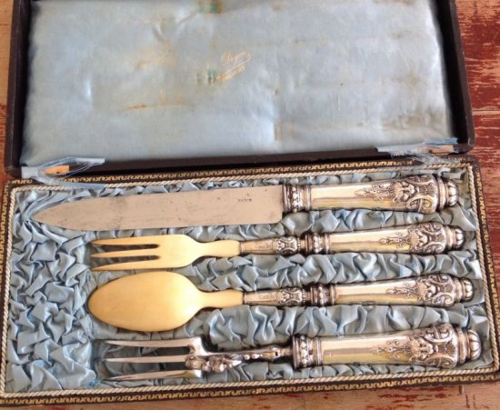 １２９　フランス製：アンティークスターリングシルバーのクレイビング＆サラダサービングセット（ライオン）