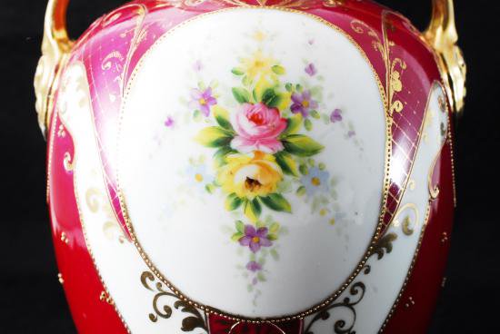 ０４４　オールドノリタケ 花柄金&チェリーレッド　金彩色薔薇　両耳飾壺