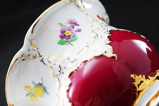 １３１　マイセン　小花柄 ワインレッド＆金彩 Bフォーム トリオセット