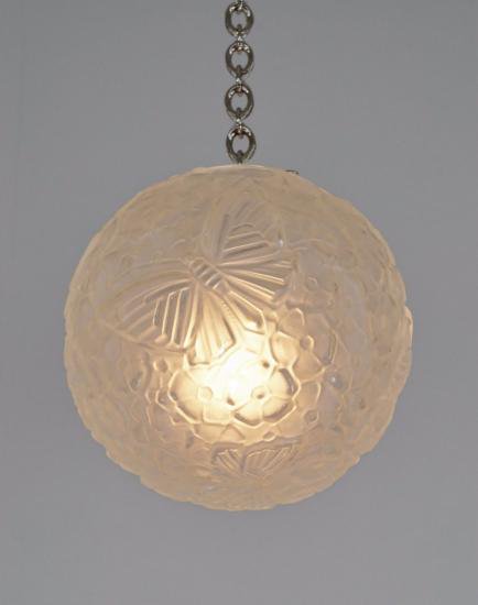 ０３０　エティエ・ヴァンソン（Hettier&Vincent） バタフライ紋様　吊り下げ型　ペンダントランプ