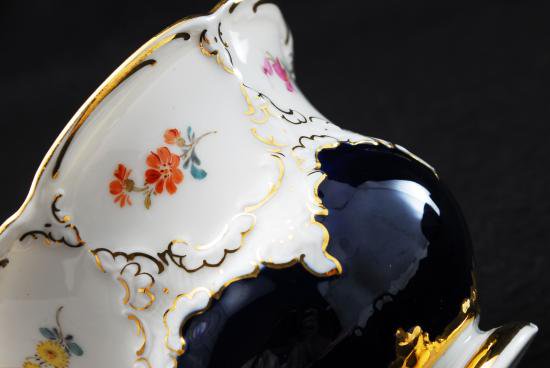 １３４　マイセン　小花柄 コバルトブルー＆金彩 Bフォーム トリオセット