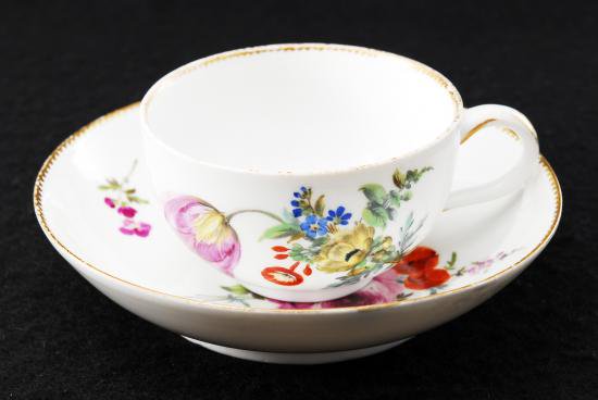 １３６　マルコリーニ期 ３つ花 カップ＆ソーサー