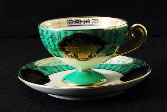 ０５７　オールド ニッポン ノリタケ 金彩グリーン カップ＆ソーサー