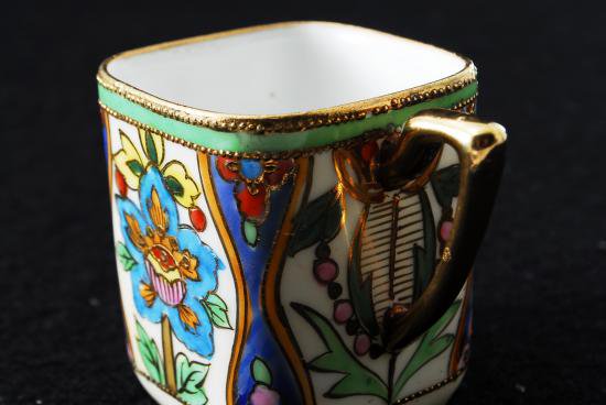 ０６６　オールドノリタケ 金彩ジュエル花文様