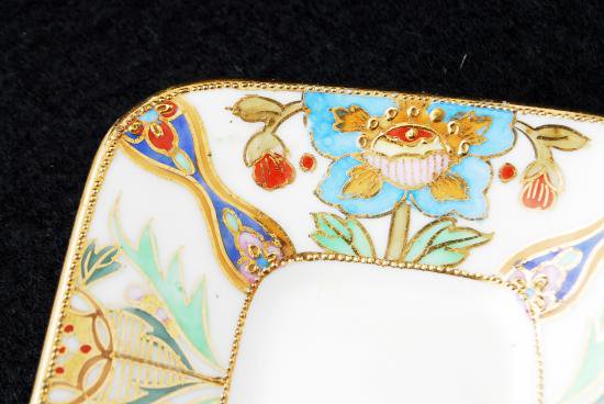 ０６６　オールドノリタケ 金彩ジュエル花文様