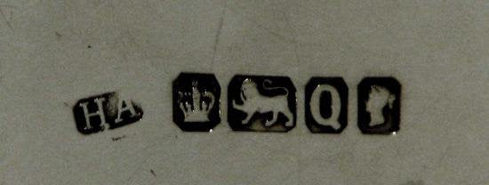 ０２２　シルバーポット スターリングシルバーの英国式コーヒーポット 1883年製