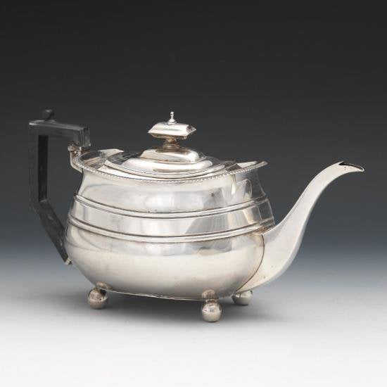 ０２５　シルバーポット ジョージIII世のスターリングシルバー 長方形のティーポット 1806年製