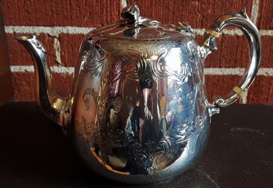 ０２６　シルバーポット ビクトリア調のスターリングシルバー ティーポット 1857年製
