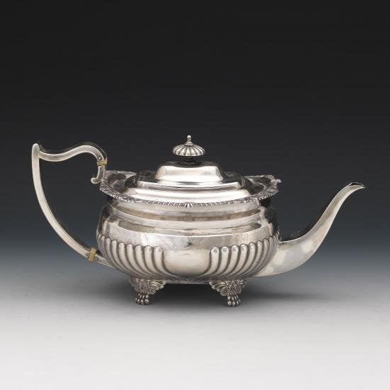 ０２７　シルバーポット ジョージIII世のスターリングシルバーのティーポット 1814年製