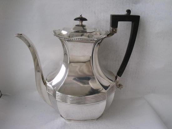 ０３１　シルバーポット アンティーク品 大きくて安定感のあるスターリングシルバー コーヒーポット 1912年製