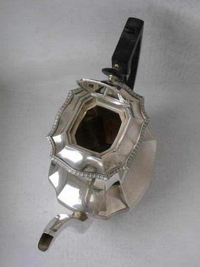 ０３１　シルバーポット アンティーク品 大きくて安定感のあるスターリングシルバー コーヒーポット 1912年製