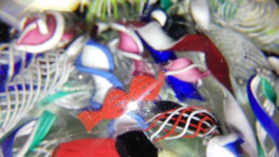 １３５　イタリア製ムラノガラスのペーパーウェイト～スクランブル模様