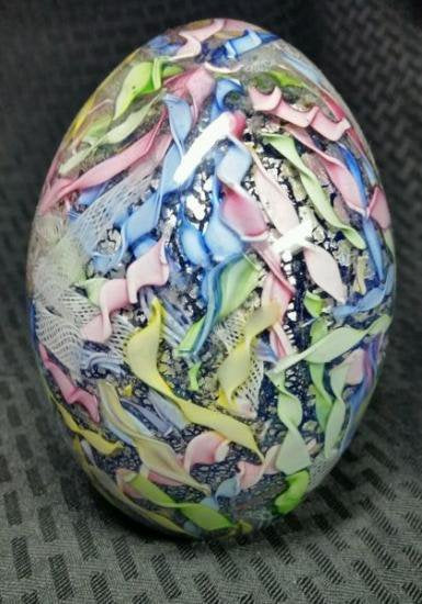 １６６　アンティークムラノガラスの卵型ペーパーウェイト　コバルトグリーン　ピンク　シルバー