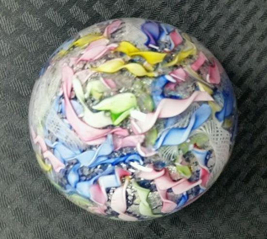 １６６　アンティークムラノガラスの卵型ペーパーウェイト　コバルトグリーン　ピンク　シルバー