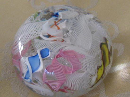 １８４　イタリア製ムラノガラスのペーパーウェイト　パステルカラーのツイストケーン