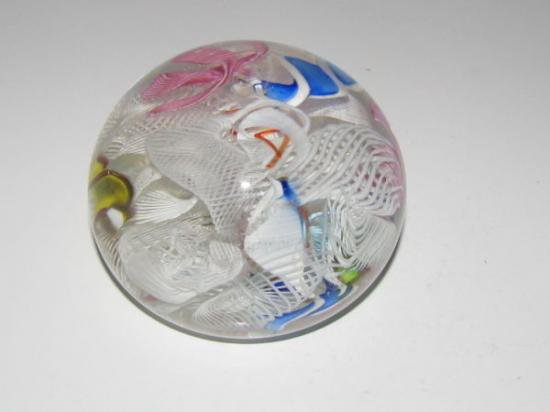 １８４　イタリア製ムラノガラスのペーパーウェイト　パステルカラーのツイストケーン