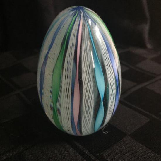 ２００　ヴィンテージ　イタリア製ムラノ　ラッティチーノ　リボン　卵型ペーパーウェイト