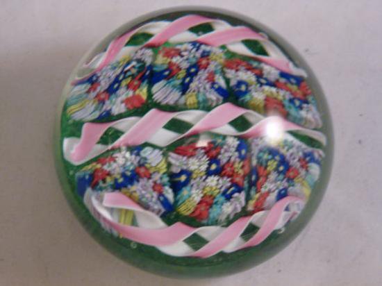 ２２７　ヴィンテージ　イタリア製ムラノガラスのペーパーウェイト　ラッティチーノ　レースリボン　ミレフィオーリ