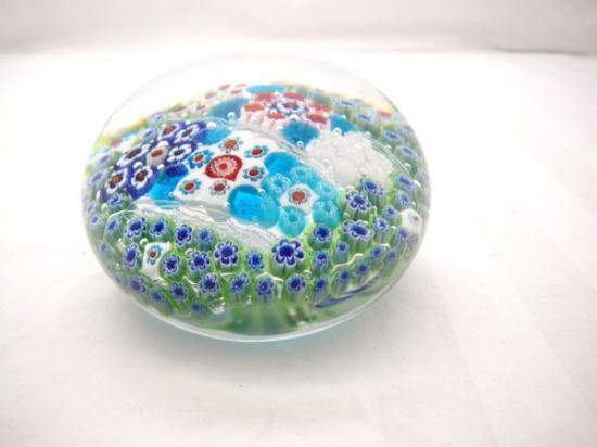 ２３１　イタリア製ムラノガラスのペーパーウェイト　ミレフィオーリ　ラッティチーノ