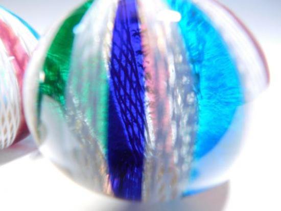 ２３７　イタリア製ムラノガラス　ペアのペーパーウェイト　ラッティチーノリボン