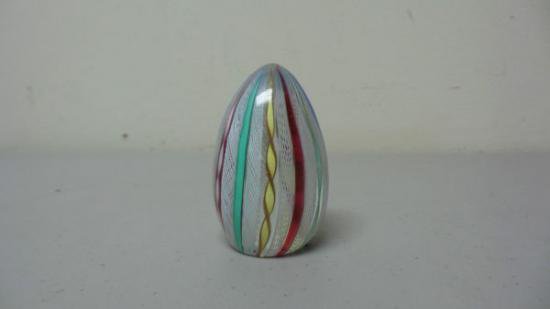 ３１３　ムラノガラス　卵型ペーパーウェイト　ラッティチーノ　リボン