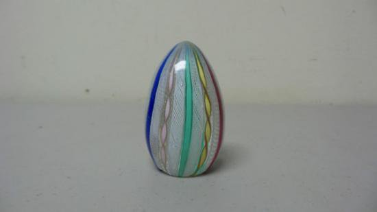 ３１３　ムラノガラス　卵型ペーパーウェイト　ラッティチーノ　リボン