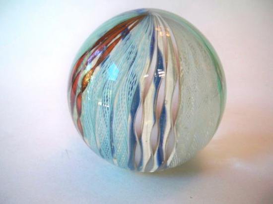 ３４３　ムラノガラスのペーパーウェイト　ラッティチーノ