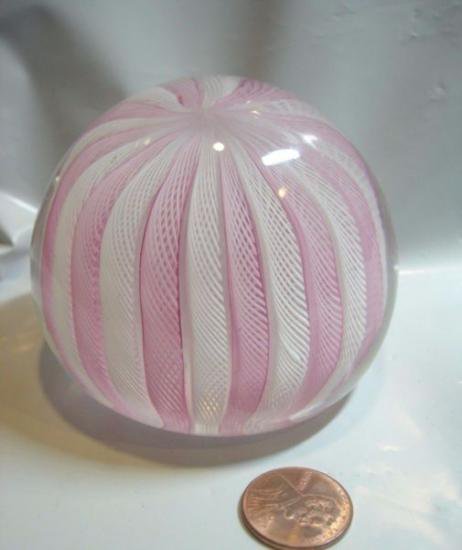 ３７６　ベネチアングラス　 ムラノガラス　ピンクと白のペーパーウェイト