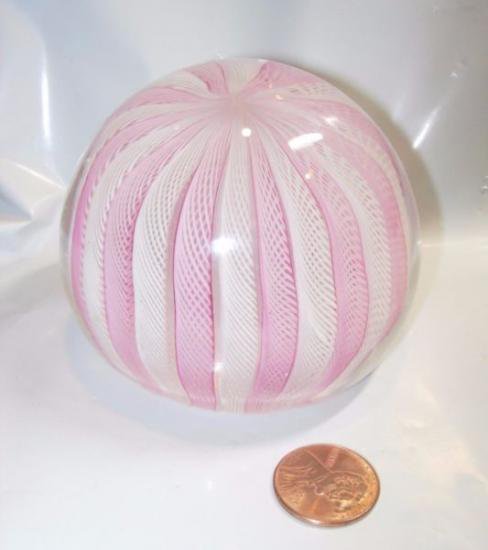 ３７６　ベネチアングラス　 ムラノガラス　ピンクと白のペーパーウェイト