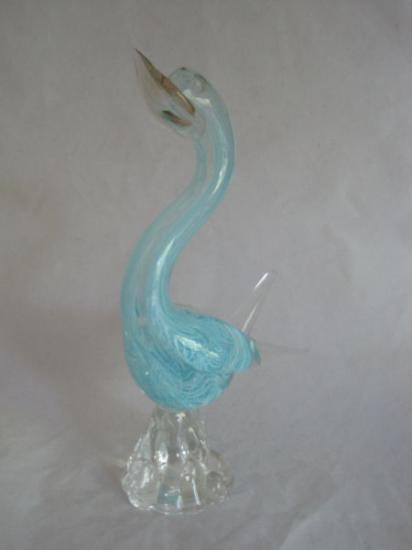 ４１９　吹きガラスのアヒル型ペーパーウェイト　～アクアブルーと白のラッティチーノ