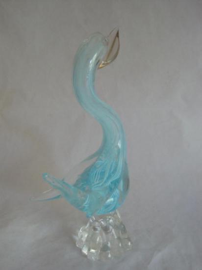 ４１９　吹きガラスのアヒル型ペーパーウェイト　～アクアブルーと白のラッティチーノ