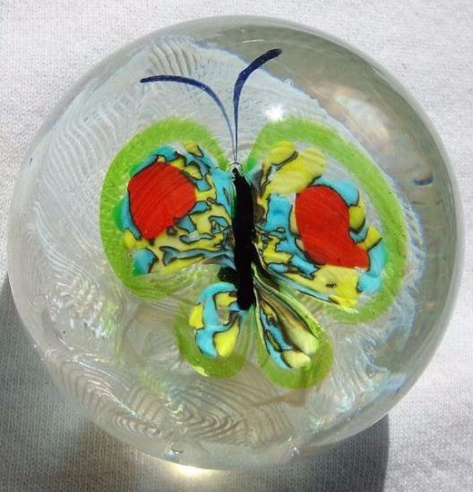 ４２２　ヴェネチアンガラスペーパーウェイト～白のラッティチーノと蝶模様