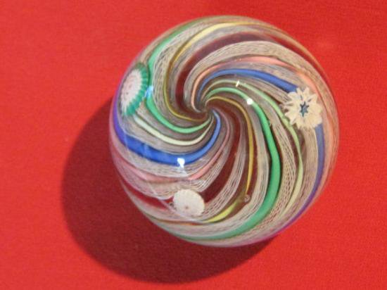 ４２５　ベネチアグラス　ラッティチーノ　リボン　渦柄　ミッレフィオーリの花　ペーパーウェイト