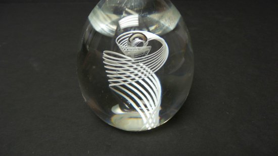 ４２８　スチューベンのガラスペーパーウェイト～スワール模様 サイン入り