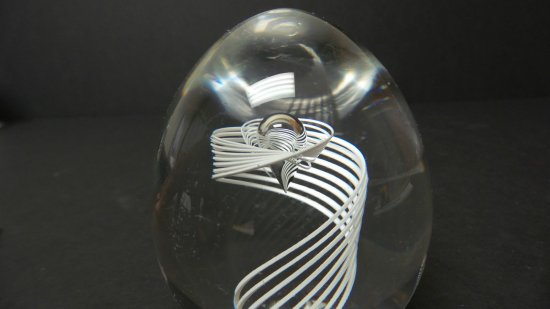 ４２８　スチューベンのガラスペーパーウェイト～スワール模様 サイン入り