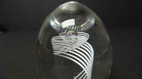 ４２８　スチューベンのガラスペーパーウェイト～スワール模様 サイン入り