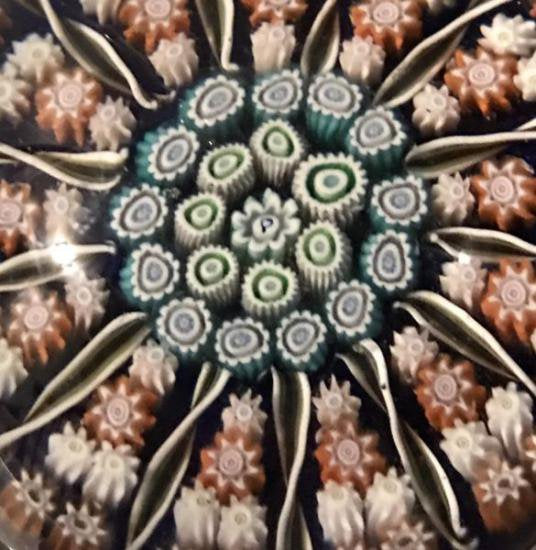 ４３８　ベネチアングラスのミルフィオリペーパーウェイト