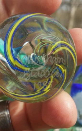 ４３９　中心部のスワールが印象的！チャタムグラスのエッグ型ペーパーウェイト　1988年製作