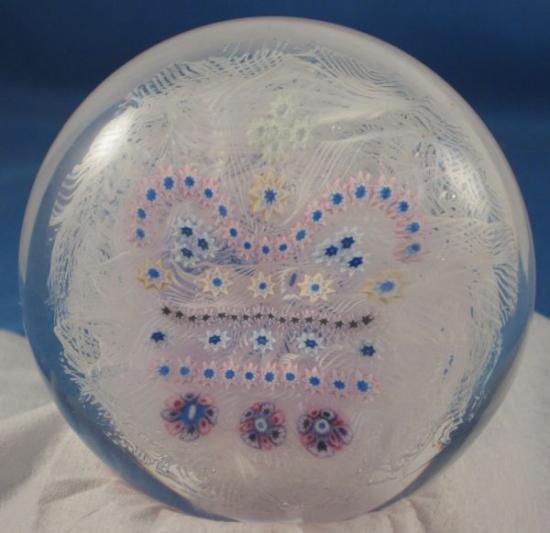 ４４７　ケイスネスのペーパーウェイト　（スコットランド製ラッティチーノ　クラウン2000限定モデル　コリン・テリス作）