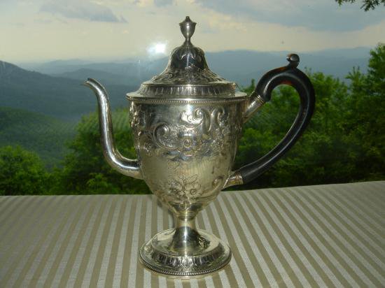 ０３８　シルバーポット Hester Bateman製作 イギリス ジョージ王朝風のスターリングシルバーのティーポット(1786年製)